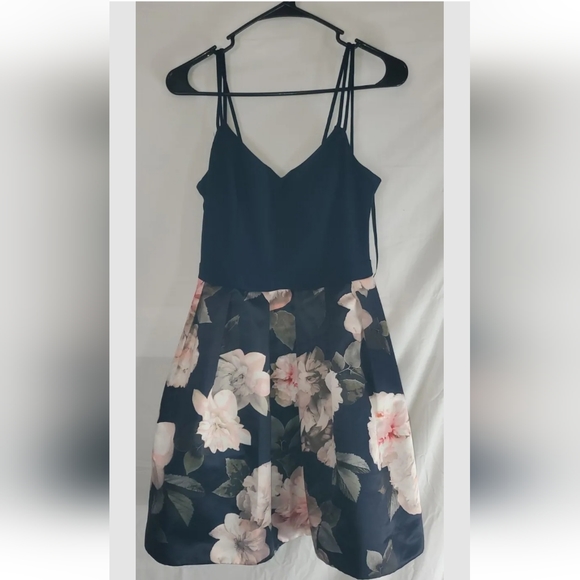 Xscape Dresses & Skirts - Xscape Women's Size 6 Floral-Print Fit & Flare Dress New with Tags.